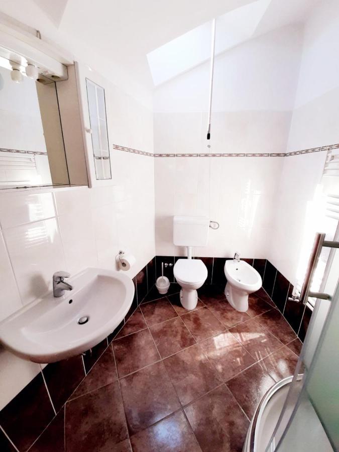 Apartments Izabela Muzic-Fornaric Крес Екстериор снимка