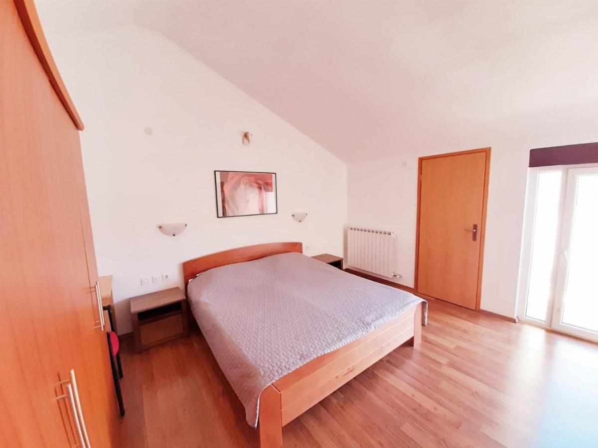 Apartments Izabela Muzic-Fornaric Крес Екстериор снимка