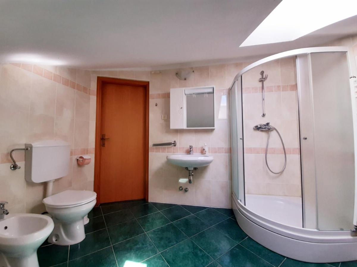 Apartments Izabela Muzic-Fornaric Крес Екстериор снимка