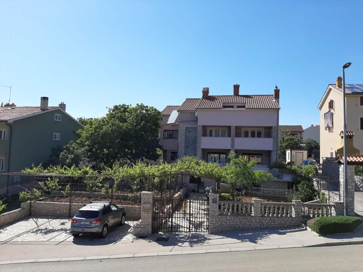 Apartments Izabela Muzic-Fornaric Крес Екстериор снимка