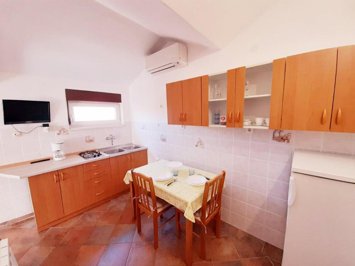 Apartments Izabela Muzic-Fornaric Крес Екстериор снимка