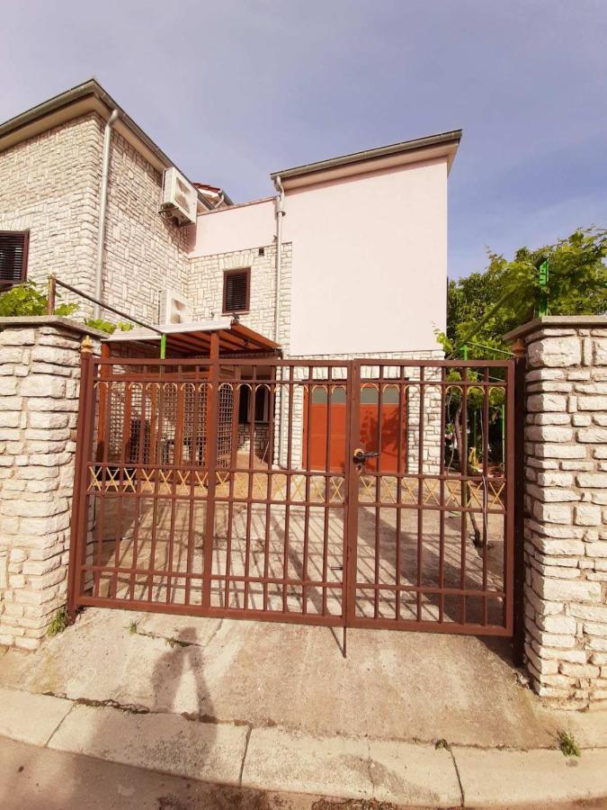 Apartments Izabela Muzic-Fornaric Крес Екстериор снимка