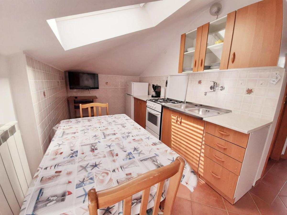 Apartments Izabela Muzic-Fornaric Крес Екстериор снимка